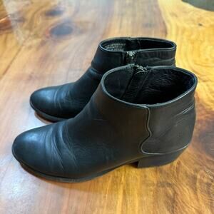 Frye Women's Carson Piping Bootie Ankle Boot 8.5 M 8 1/2 Zip Leather Black